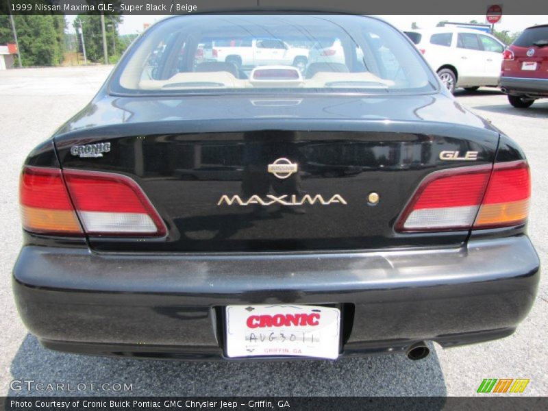 Super Black / Beige 1999 Nissan Maxima GLE