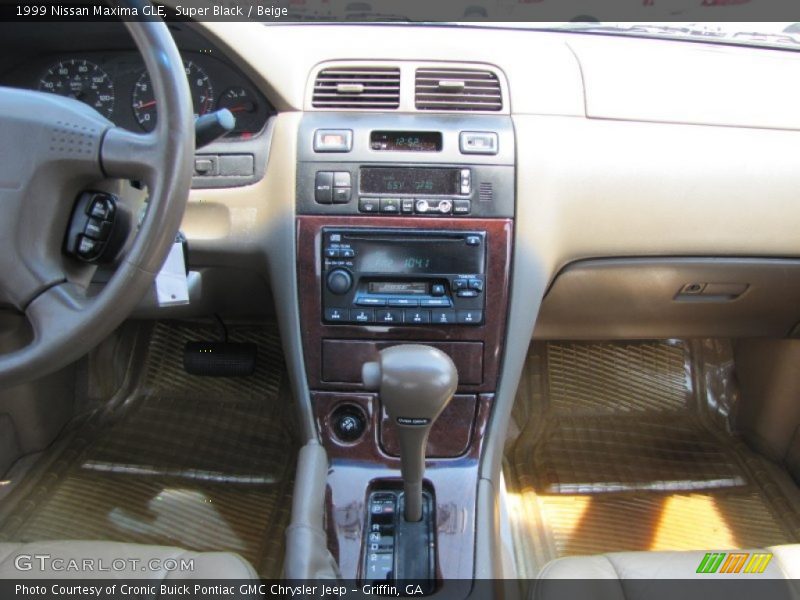 Super Black / Beige 1999 Nissan Maxima GLE