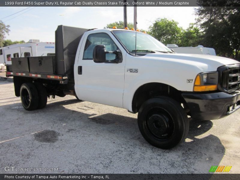 Oxford White / Medium Graphite 1999 Ford F450 Super Duty XL Regular Cab Dually Chassis Stake Truck