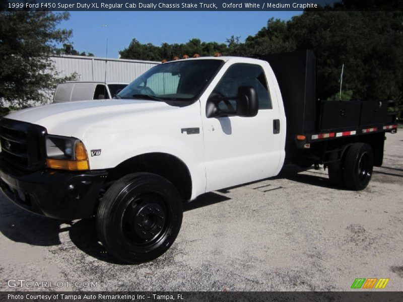 Oxford White / Medium Graphite 1999 Ford F450 Super Duty XL Regular Cab Dually Chassis Stake Truck