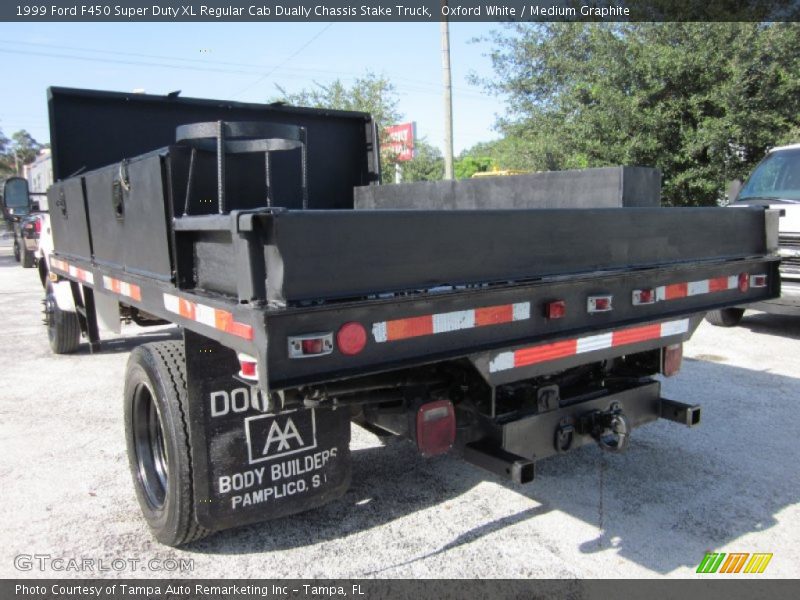 Oxford White / Medium Graphite 1999 Ford F450 Super Duty XL Regular Cab Dually Chassis Stake Truck