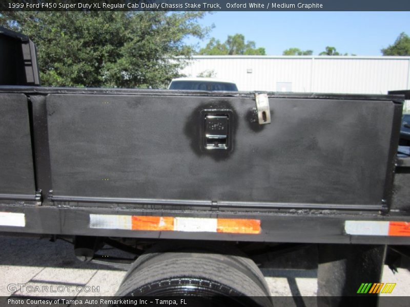 Oxford White / Medium Graphite 1999 Ford F450 Super Duty XL Regular Cab Dually Chassis Stake Truck