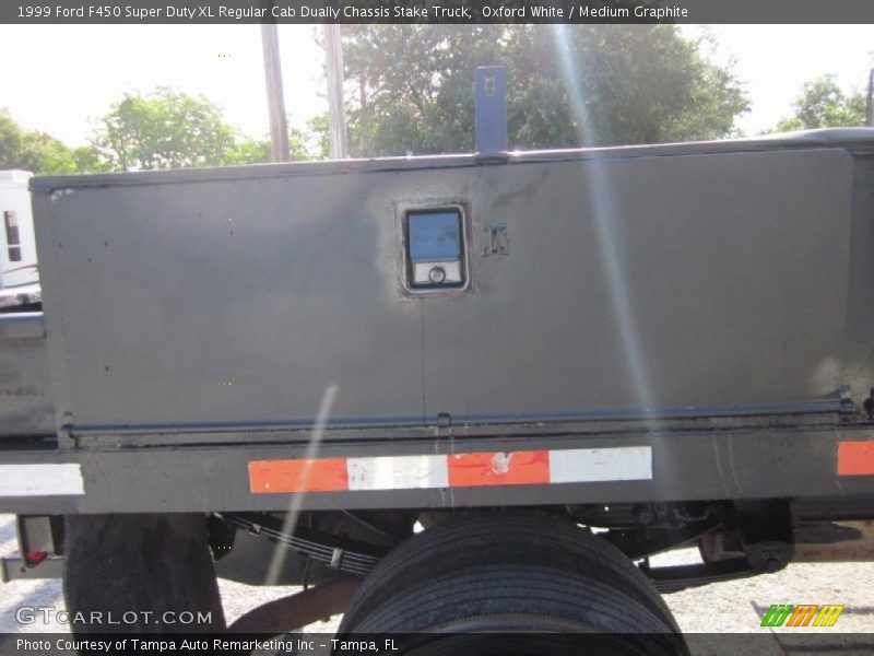 Oxford White / Medium Graphite 1999 Ford F450 Super Duty XL Regular Cab Dually Chassis Stake Truck