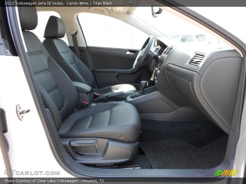 Candy White / Titan Black 2012 Volkswagen Jetta SE Sedan