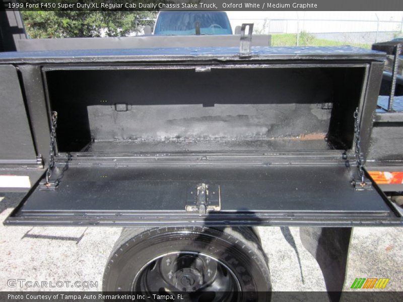 Oxford White / Medium Graphite 1999 Ford F450 Super Duty XL Regular Cab Dually Chassis Stake Truck