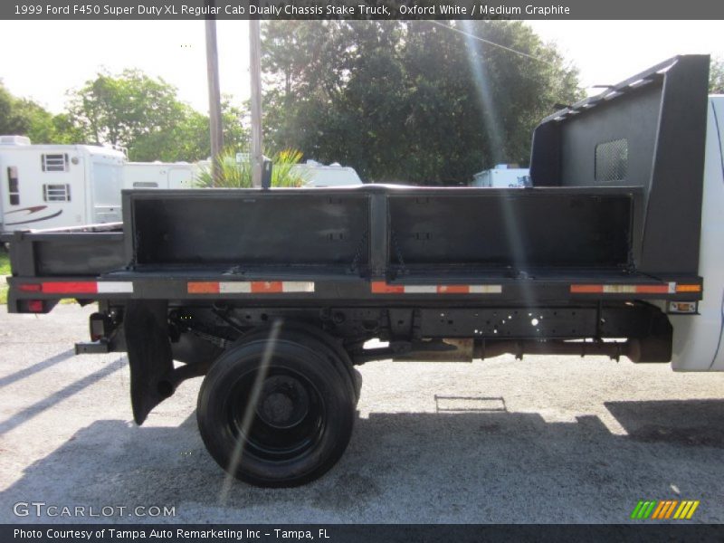 Oxford White / Medium Graphite 1999 Ford F450 Super Duty XL Regular Cab Dually Chassis Stake Truck