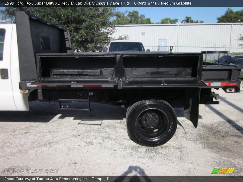 Oxford White / Medium Graphite 1999 Ford F450 Super Duty XL Regular Cab Dually Chassis Stake Truck