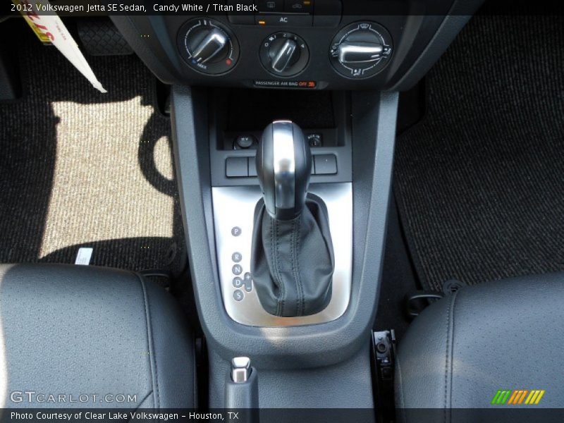 Candy White / Titan Black 2012 Volkswagen Jetta SE Sedan