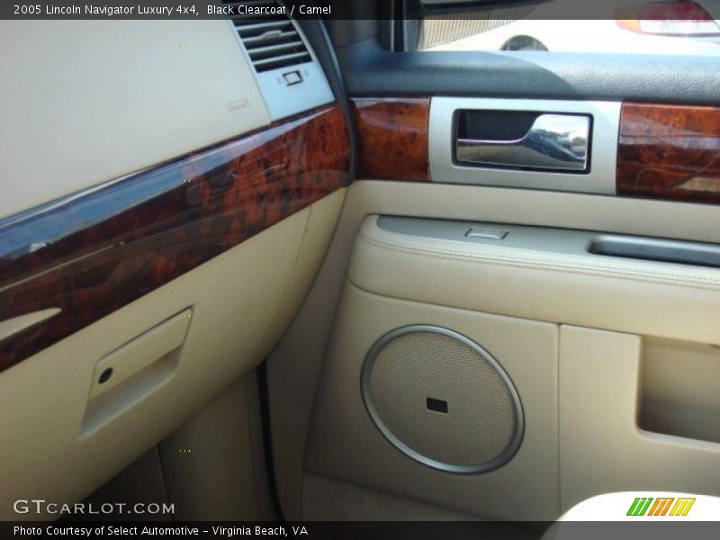 Black Clearcoat / Camel 2005 Lincoln Navigator Luxury 4x4
