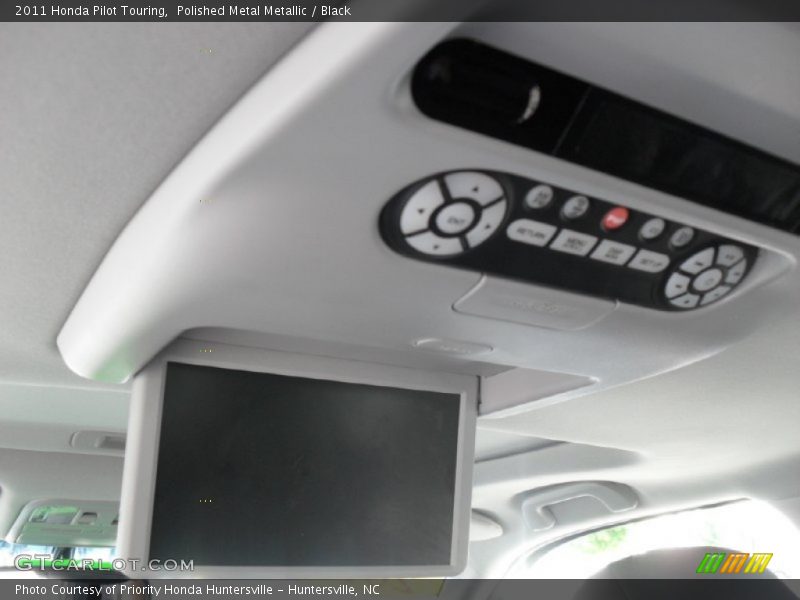 Polished Metal Metallic / Black 2011 Honda Pilot Touring
