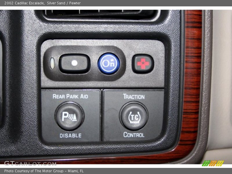 Controls of 2002 Escalade 