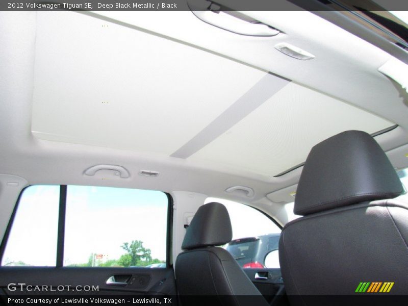 Deep Black Metallic / Black 2012 Volkswagen Tiguan SE