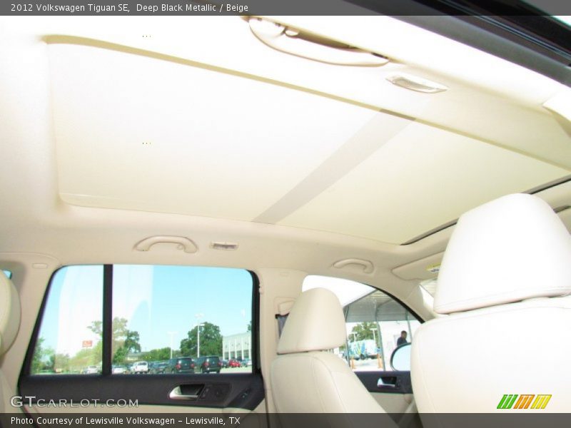 Deep Black Metallic / Beige 2012 Volkswagen Tiguan SE