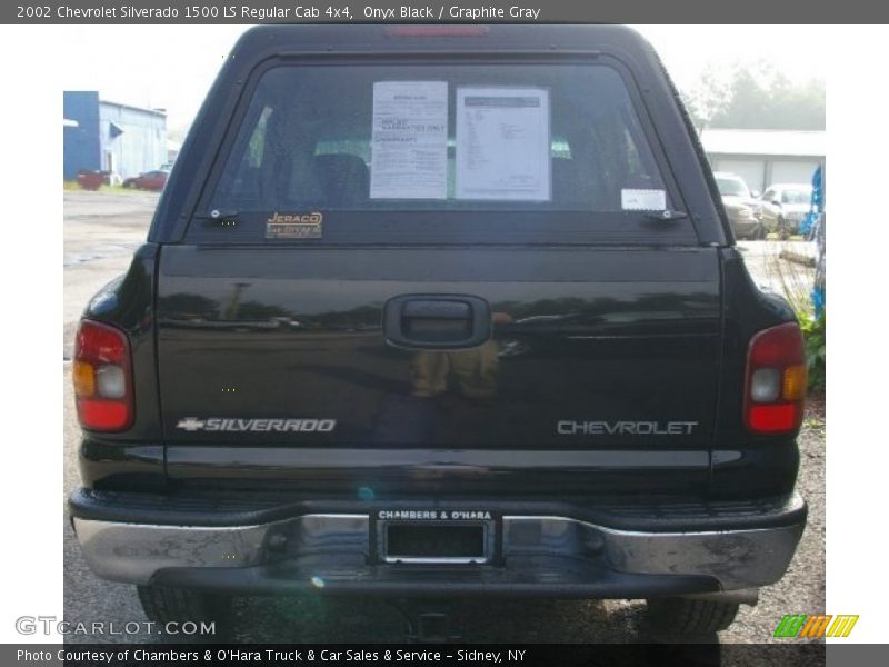 Onyx Black / Graphite Gray 2002 Chevrolet Silverado 1500 LS Regular Cab 4x4