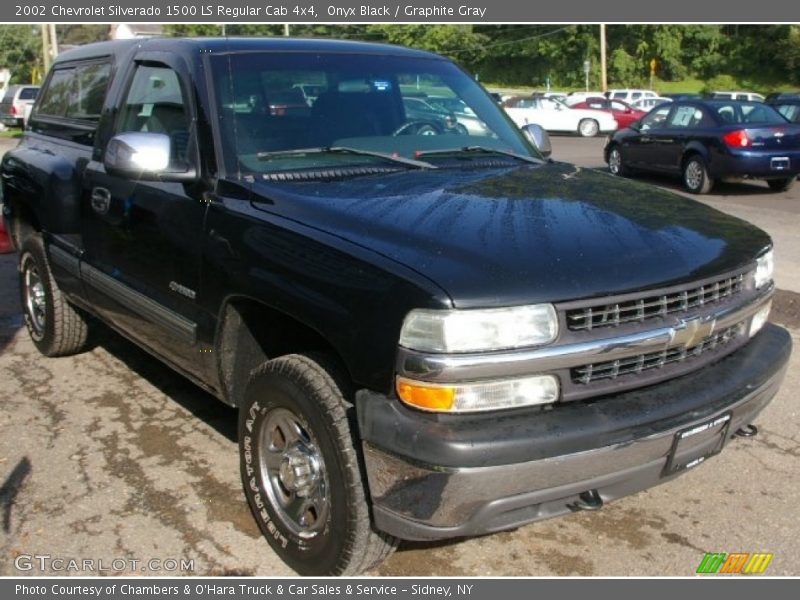 Onyx Black / Graphite Gray 2002 Chevrolet Silverado 1500 LS Regular Cab 4x4