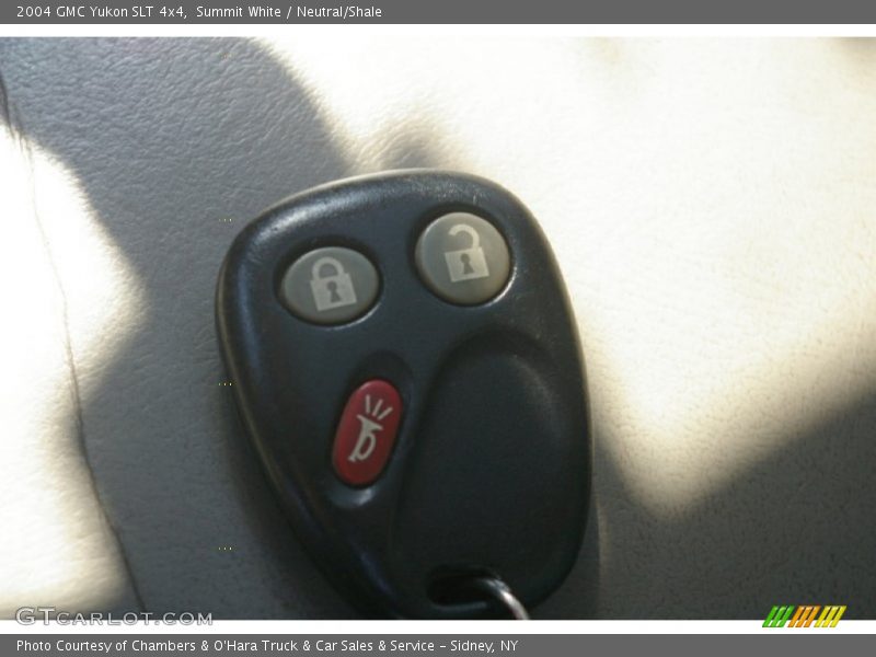 Summit White / Neutral/Shale 2004 GMC Yukon SLT 4x4