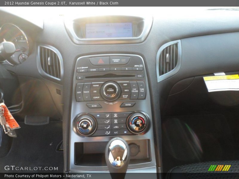 Karussell White / Black Cloth 2012 Hyundai Genesis Coupe 2.0T