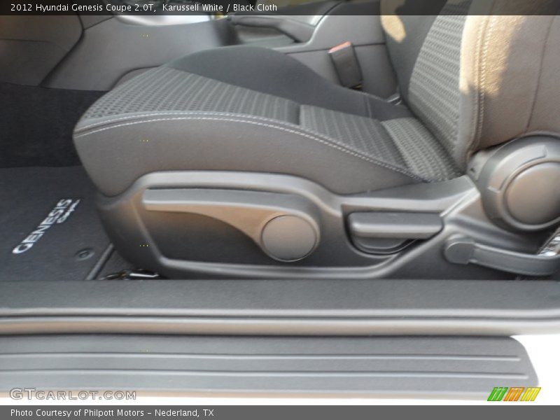 Karussell White / Black Cloth 2012 Hyundai Genesis Coupe 2.0T