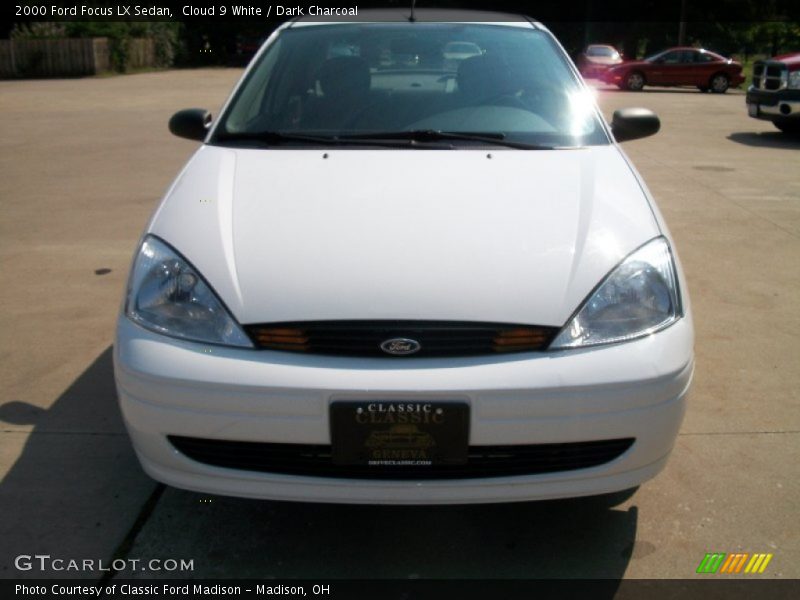 Cloud 9 White / Dark Charcoal 2000 Ford Focus LX Sedan