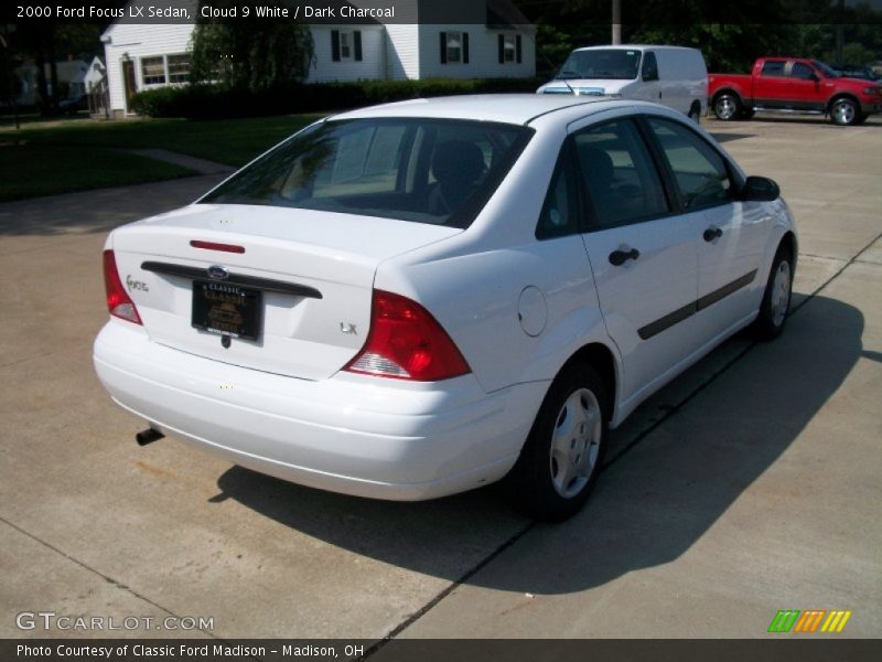 Cloud 9 White / Dark Charcoal 2000 Ford Focus LX Sedan