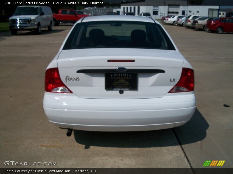 Cloud 9 White / Dark Charcoal 2000 Ford Focus LX Sedan
