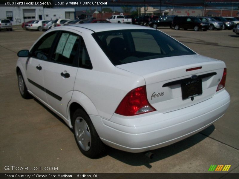 Cloud 9 White / Dark Charcoal 2000 Ford Focus LX Sedan
