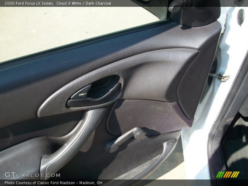 Cloud 9 White / Dark Charcoal 2000 Ford Focus LX Sedan