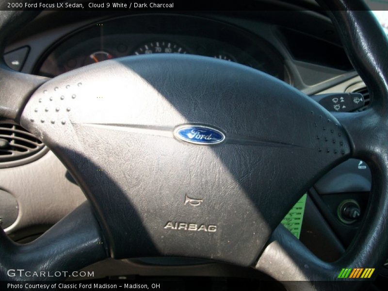 Cloud 9 White / Dark Charcoal 2000 Ford Focus LX Sedan