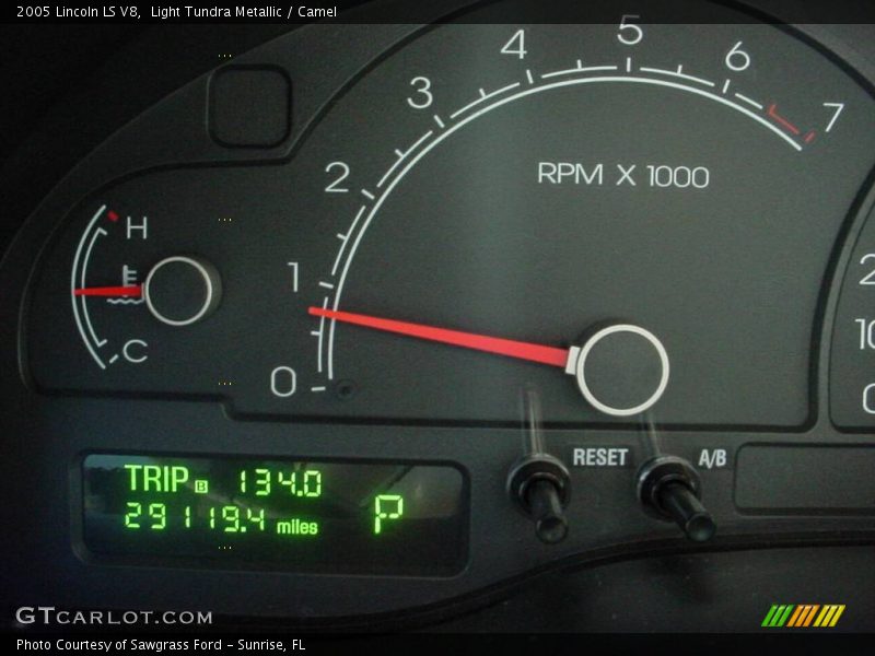 Light Tundra Metallic / Camel 2005 Lincoln LS V8