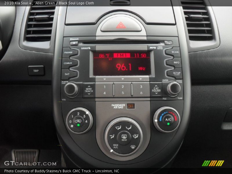 Alien Green / Black Soul Logo Cloth 2010 Kia Soul +