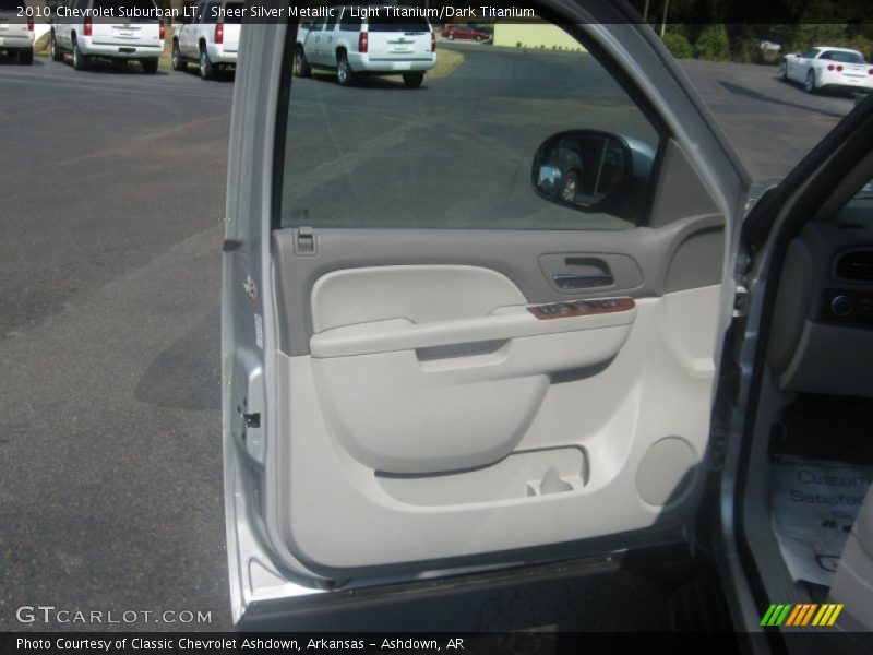 Sheer Silver Metallic / Light Titanium/Dark Titanium 2010 Chevrolet Suburban LT