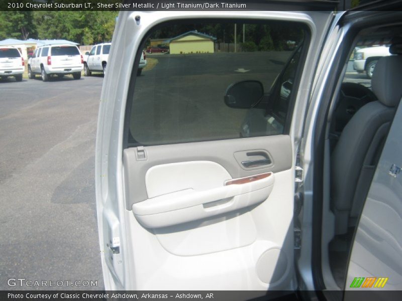 Sheer Silver Metallic / Light Titanium/Dark Titanium 2010 Chevrolet Suburban LT
