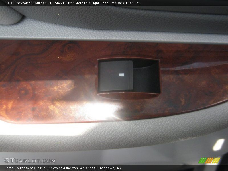 Sheer Silver Metallic / Light Titanium/Dark Titanium 2010 Chevrolet Suburban LT