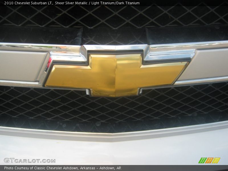 Sheer Silver Metallic / Light Titanium/Dark Titanium 2010 Chevrolet Suburban LT