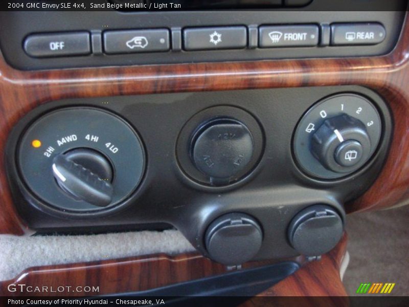 Sand Beige Metallic / Light Tan 2004 GMC Envoy SLE 4x4