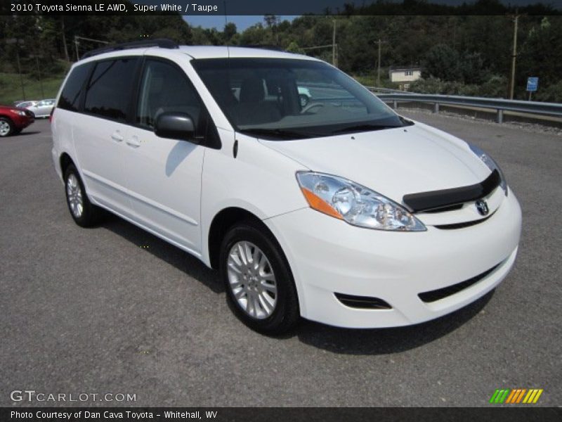 Front 3/4 View of 2010 Sienna LE AWD