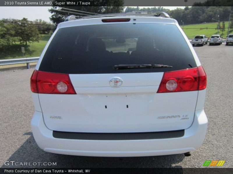 Super White / Taupe 2010 Toyota Sienna LE AWD