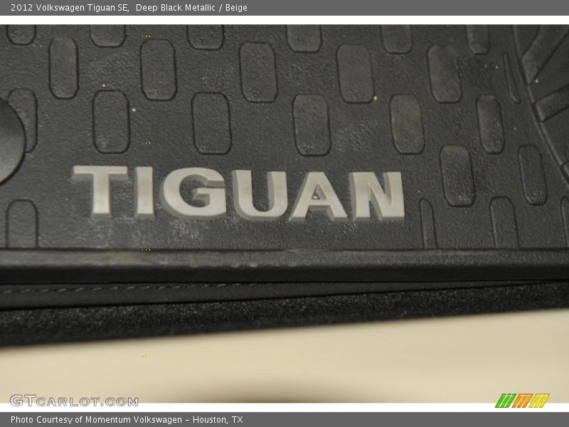 Deep Black Metallic / Beige 2012 Volkswagen Tiguan SE