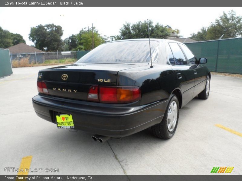 Black / Beige 1996 Toyota Camry LE Sedan