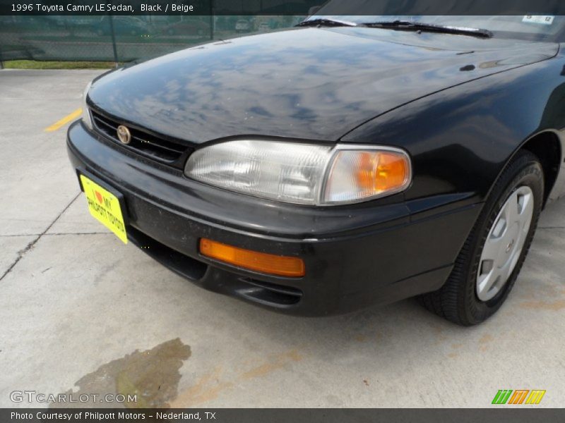 Black / Beige 1996 Toyota Camry LE Sedan