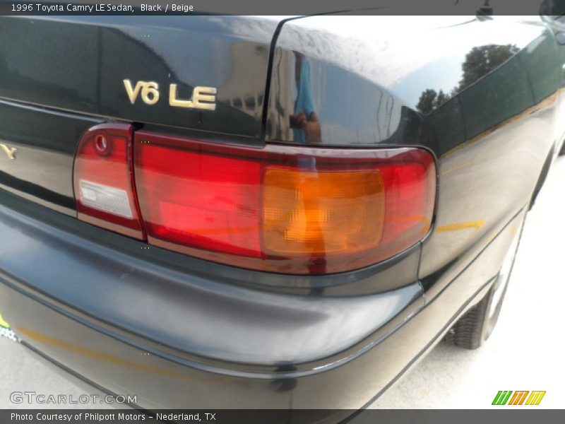 Black / Beige 1996 Toyota Camry LE Sedan