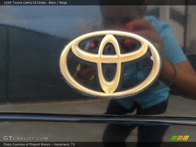 Black / Beige 1996 Toyota Camry LE Sedan