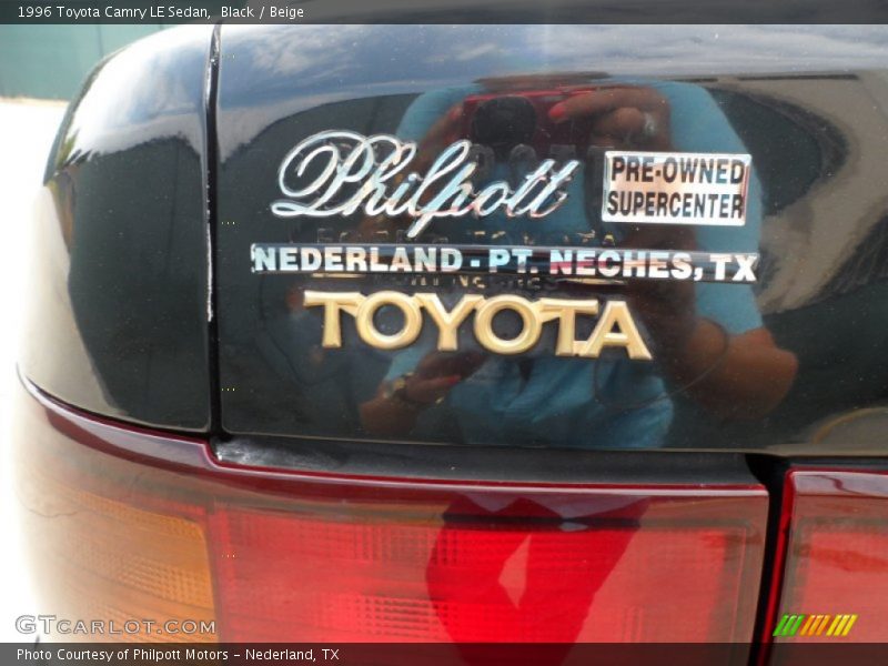 Black / Beige 1996 Toyota Camry LE Sedan