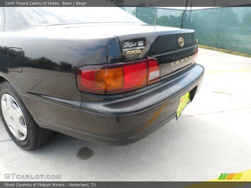 Black / Beige 1996 Toyota Camry LE Sedan