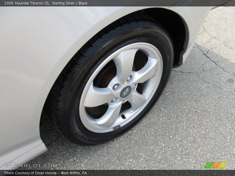 Sterling Silver / Black 2005 Hyundai Tiburon GS