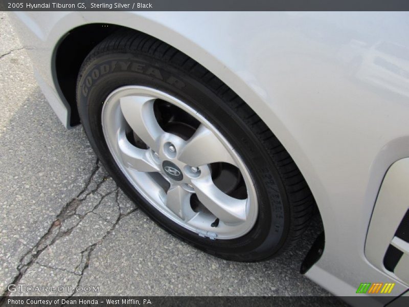 Sterling Silver / Black 2005 Hyundai Tiburon GS