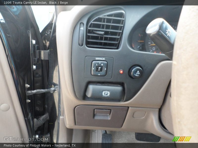Black / Beige 1996 Toyota Camry LE Sedan
