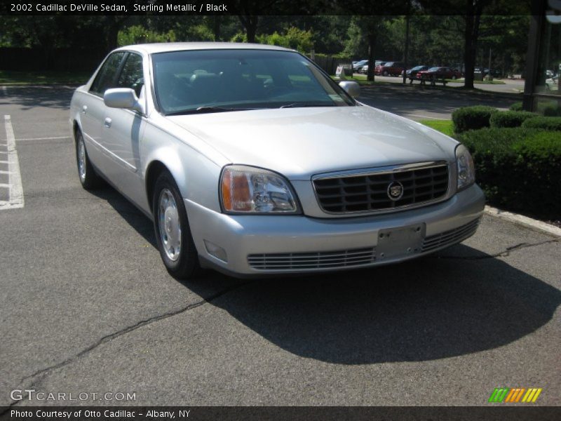 Sterling Metallic / Black 2002 Cadillac DeVille Sedan