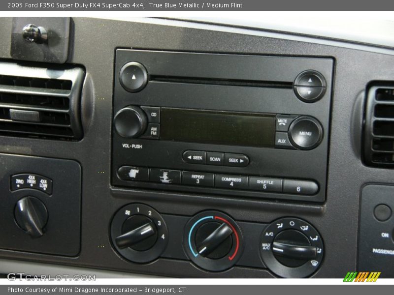 Controls of 2005 F350 Super Duty FX4 SuperCab 4x4