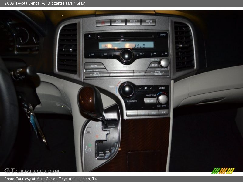 Blizzard Pearl / Gray 2009 Toyota Venza I4